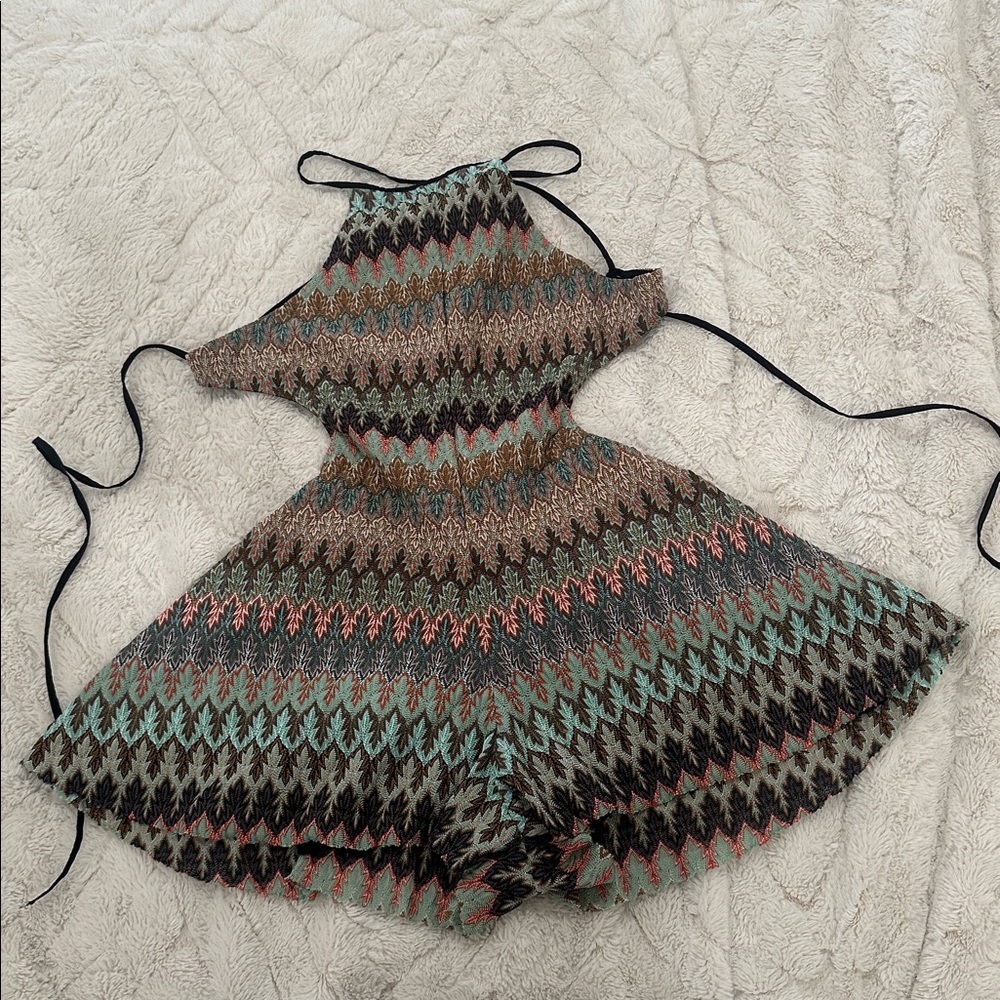 Chic Patterned Mini romper - Picture 2 of 3
